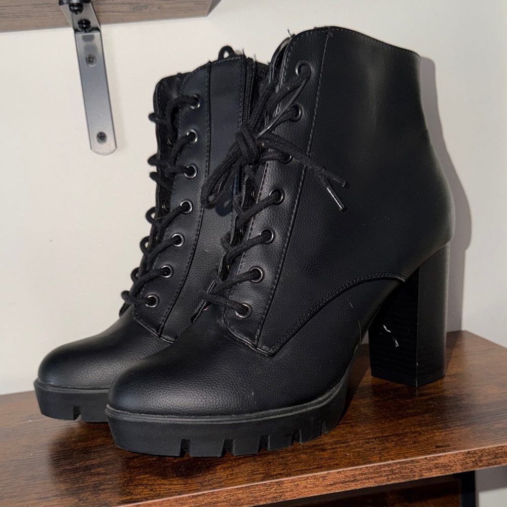 Primark Black Lace-Up Chunky Heel Boots